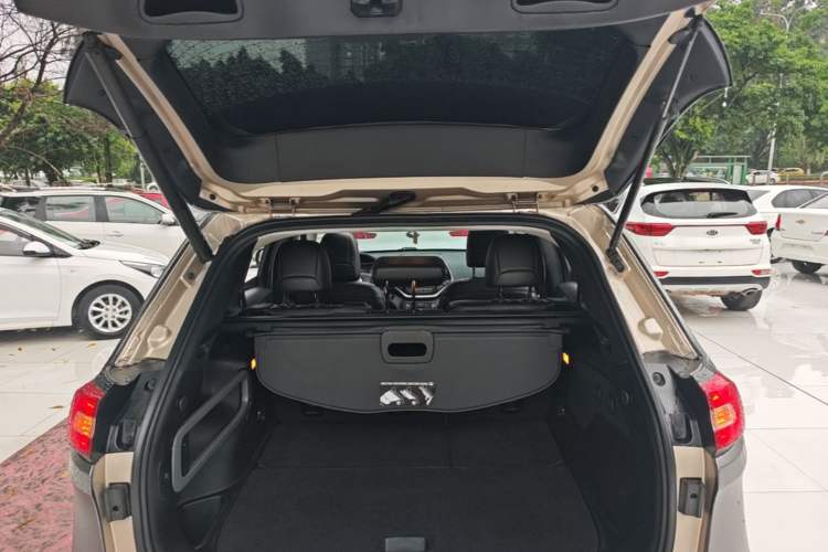 Used Jeep Cherokee 2014 2.4L Luxury Edition Trunk