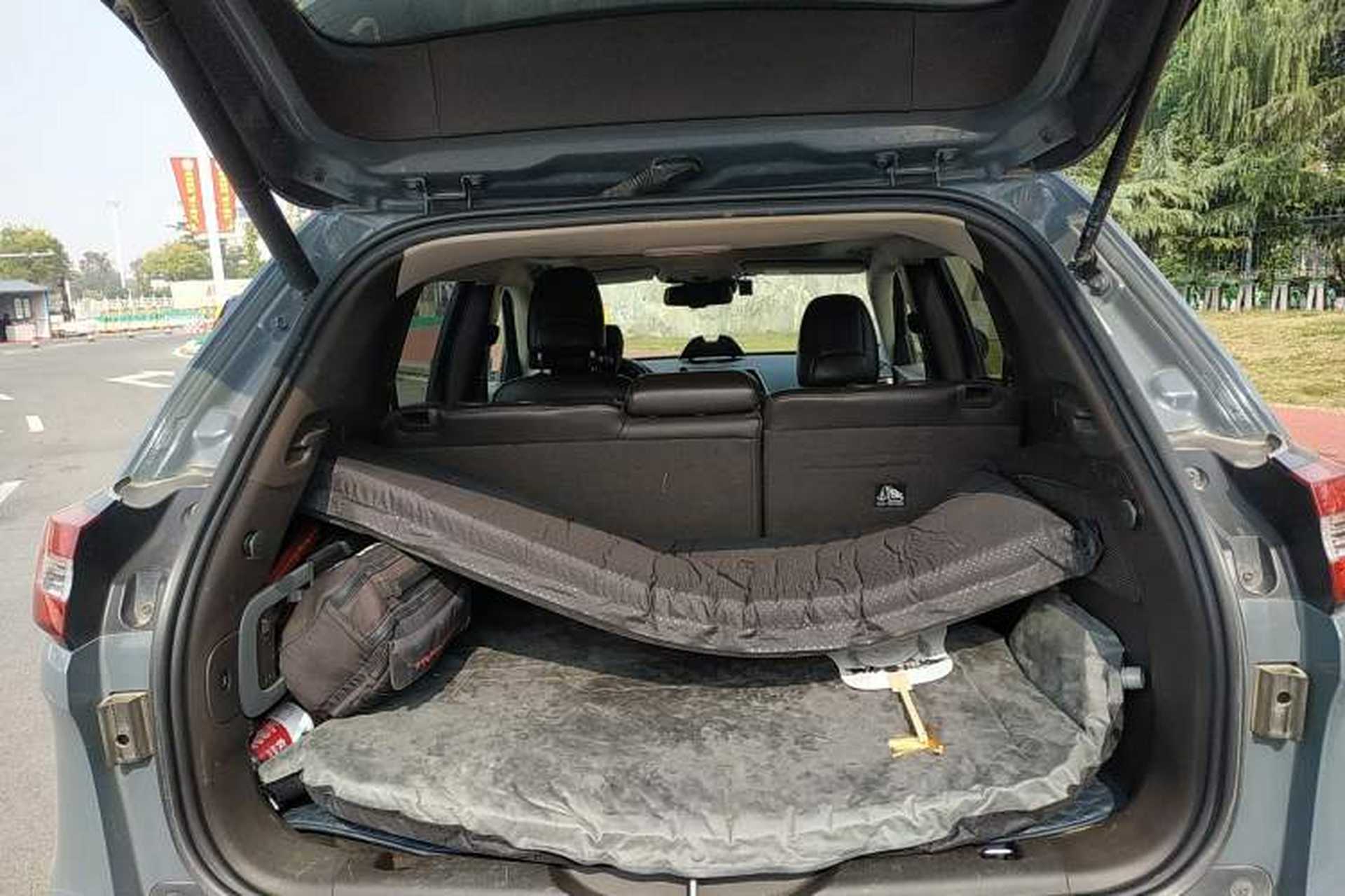 Used Jeep Cherokee 2014 3.2L High-Performance Version Trunk