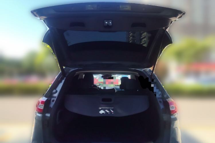 Used Jeep Cherokee 2014 3.2L High-Performance Version Trunk