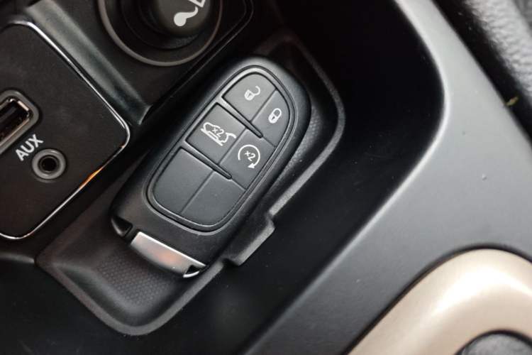 Used Jeep Cherokee 2014 2.4L Luxury Edition Vehicle Key