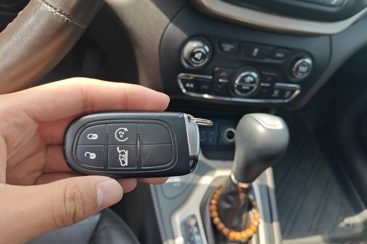Used Jeep Cherokee 2014 2.4L High-Performance Version Vehicle Key