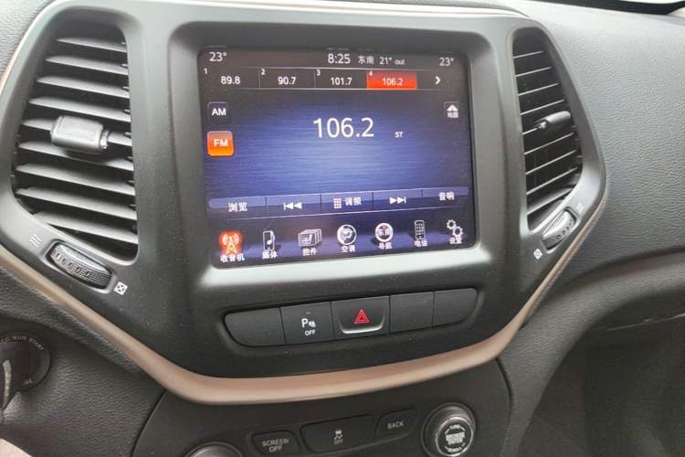 Used Jeep Cherokee 2014 2.4L Urban Edition Audio And AC Panel