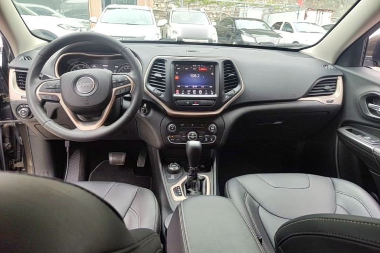 Used Jeep Cherokee 2014 2.4L Urban Edition Center Console