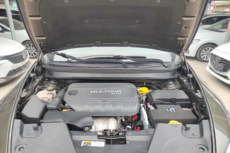 Used Jeep Cherokee 2014 2.4L Urban Edition Engine Bay