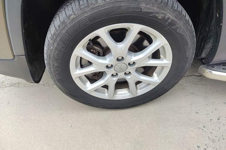 Used Jeep Cherokee 2014 2.4L Urban Edition Exterior 4