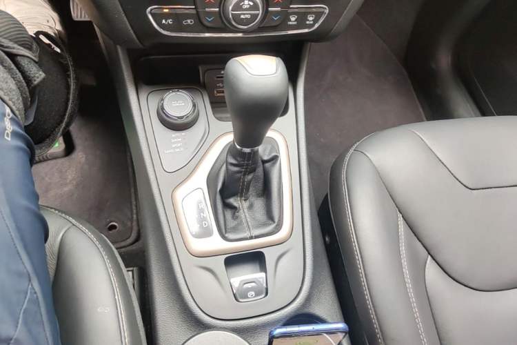 Used Jeep Cherokee 2014 2.4L Urban Edition Gear Lever