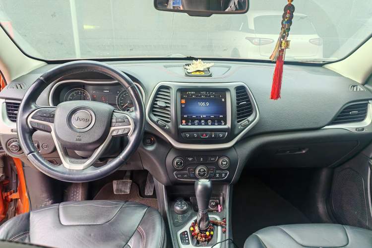 Used Jeep Cherokee 2014 3.2L High-Performance Version Center Console