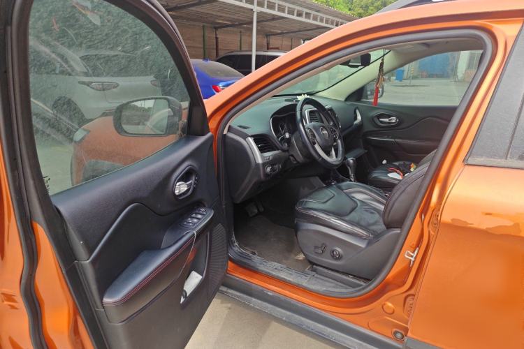 Used Jeep Cherokee 2014 3.2L High-Performance Version Driver Seat