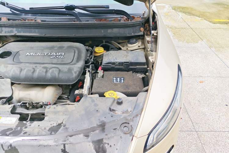 Used Jeep Cherokee 2014 2.4L Urban Edition Engine Bay Left