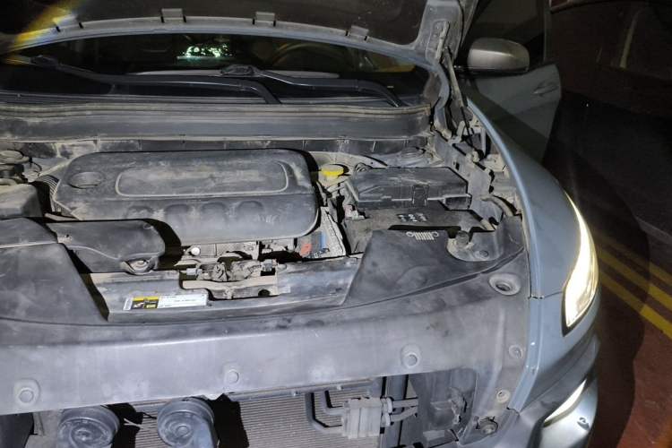 Used Jeep Cherokee 2014 2.4L High-Performance Version Engine Bay Left