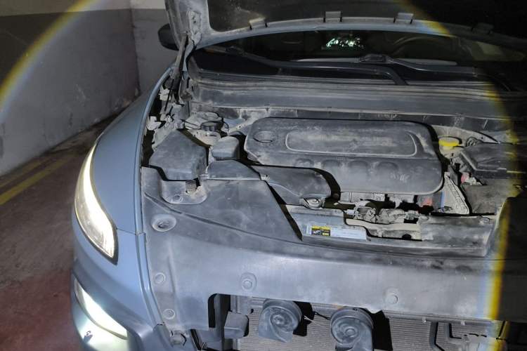 Used Jeep Cherokee 2014 2.4L High-Performance Version Engine Bay Right