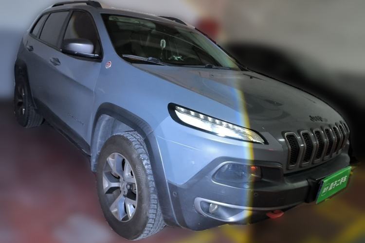 Used Jeep Cherokee 2014 2.4L High-Performance Version Front Right 45 Deg