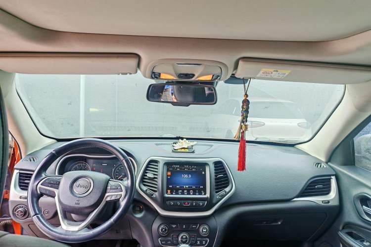 Used Jeep Cherokee 2014 3.2L High-Performance Version Headliner