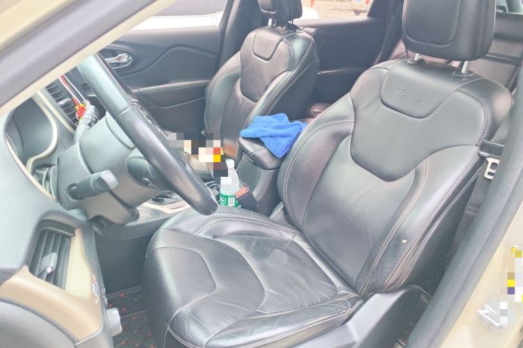 Used Jeep Cherokee 2014 2.4L Urban Edition Left Front Seat