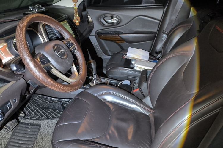 Used Jeep Cherokee 2014 2.4L High-Performance Version Left Front Seat