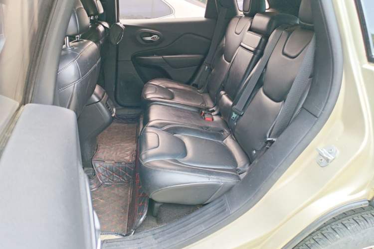 Used Jeep Cherokee 2014 2.4L Urban Edition Left Rear Seat