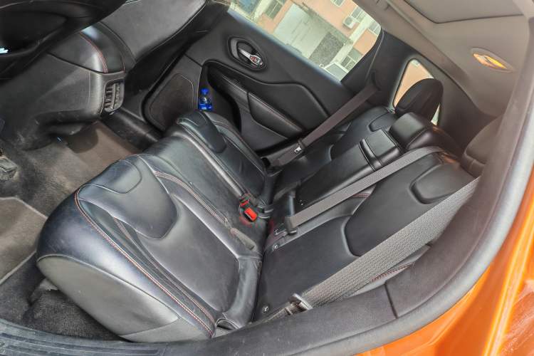 Used Jeep Cherokee 2014 3.2L High-Performance Version Left Rear Seat