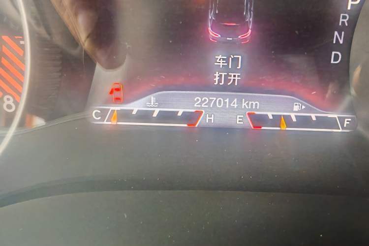 Used Jeep Cherokee 2014 3.2L High-Performance Version Odometer Close Up