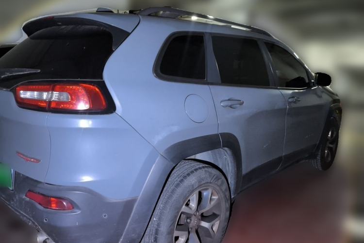 Used Jeep Cherokee 2014 2.4L High-Performance Version Rear Right 45 Deg