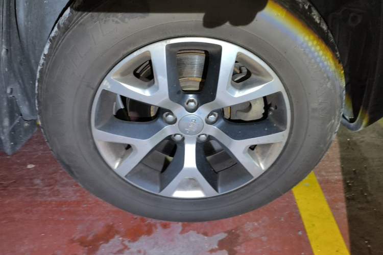 Used Jeep Cherokee 2014 2.4L High-Performance Version Right Front Wheel Hub