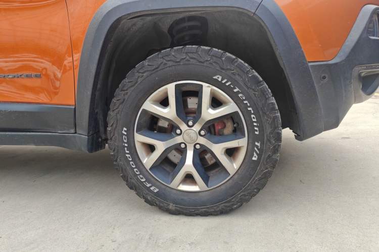 Used Jeep Cherokee 2014 3.2L High-Performance Version Right Front Wheel Hub