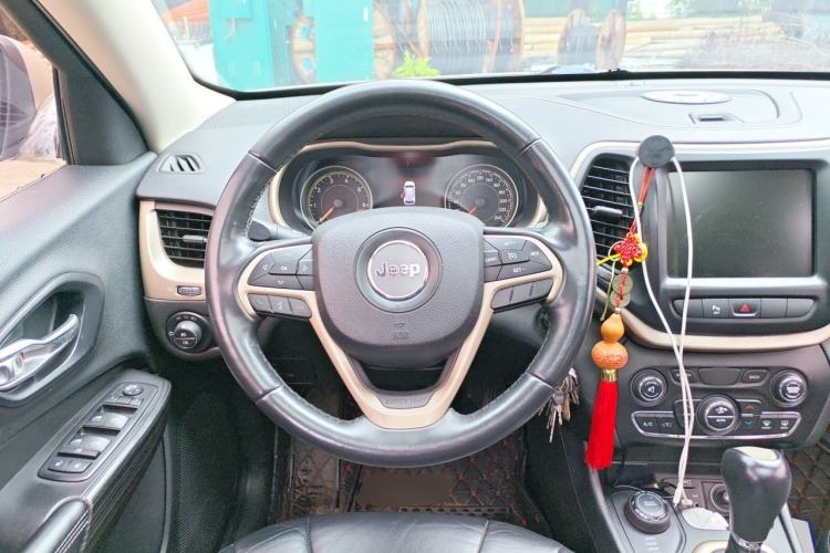 Used Jeep Cherokee 2014 2.4L Urban Edition Steering Wheel