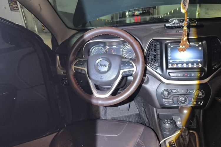 Used Jeep Cherokee 2014 2.4L High-Performance Version Steering Wheel