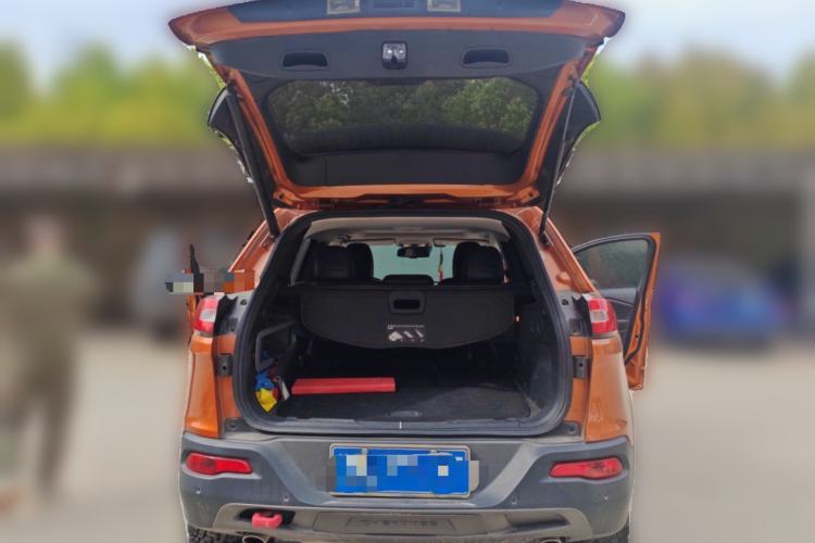 Used Jeep Cherokee 2014 3.2L High-Performance Version Trunk