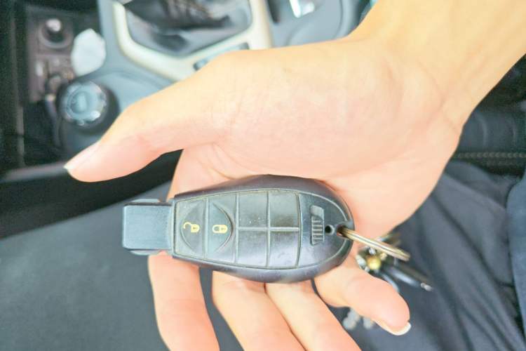 Used Jeep Cherokee 2014 2.4L Urban Edition Vehicle Key