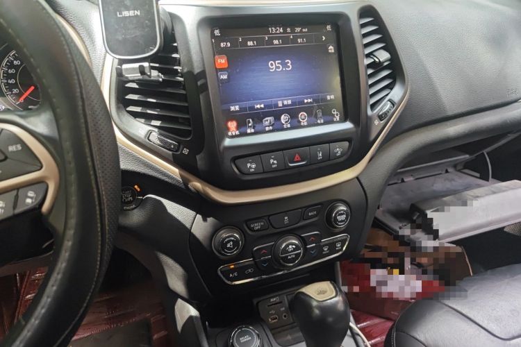 Used Jeep Cherokee 2014 2.4L Luxury Edition Audio And AC Panel