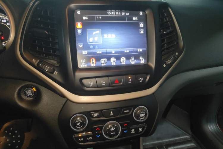 Used Jeep Cherokee 2014 2.4L Luxury Edition Audio And AC Panel