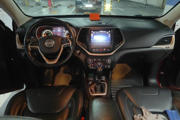 Used Jeep Cherokee 2014 2.4L Luxury Edition Center Console