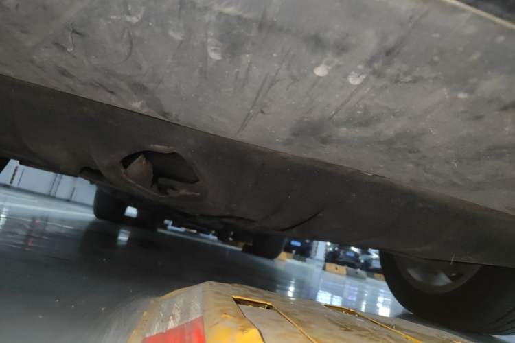 Used Jeep Cherokee 2014 2.4L Luxury Edition Chassis Front
