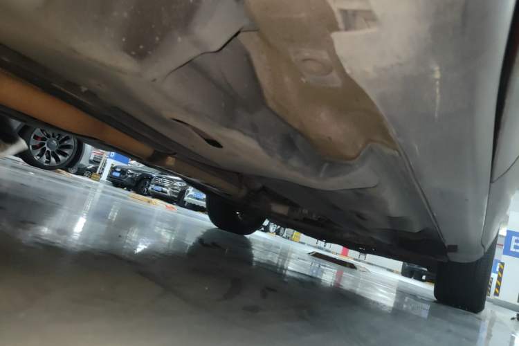 Used Jeep Cherokee 2014 2.4L Luxury Edition Chassis Rear Right