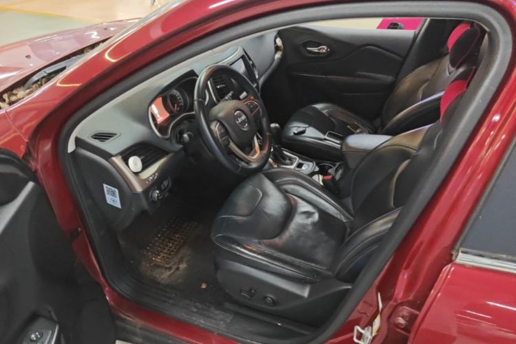 Used Jeep Cherokee 2014 2.4L Urban Edition Driver Seat