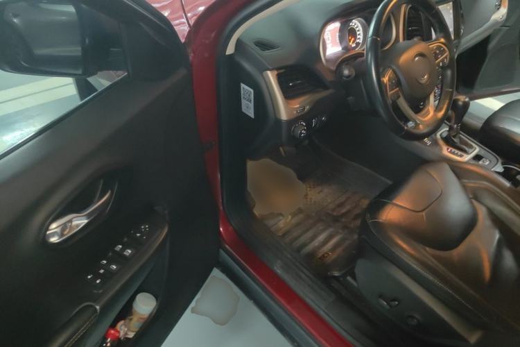Used Jeep Cherokee 2014 2.4L Luxury Edition Driver Seat