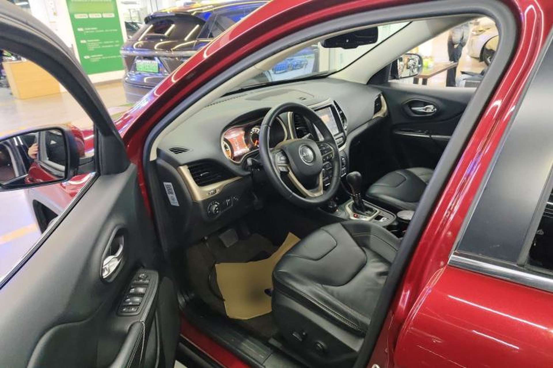 Used Jeep Cherokee 2014 2.4L Luxury Edition Driver Seat