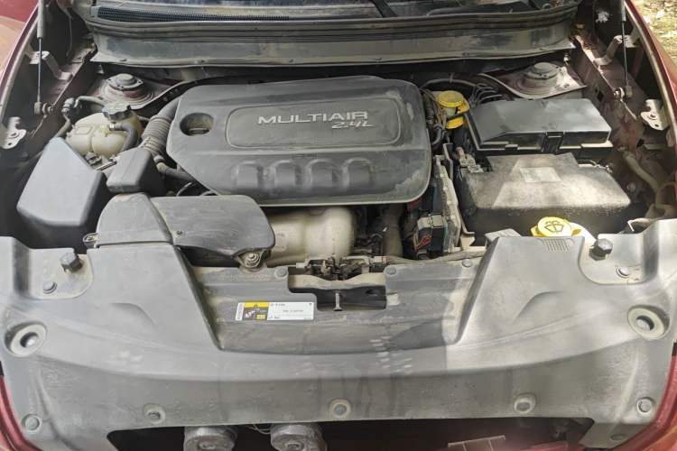 Used Jeep Cherokee 2014 2.4L Luxury Edition Engine Bay