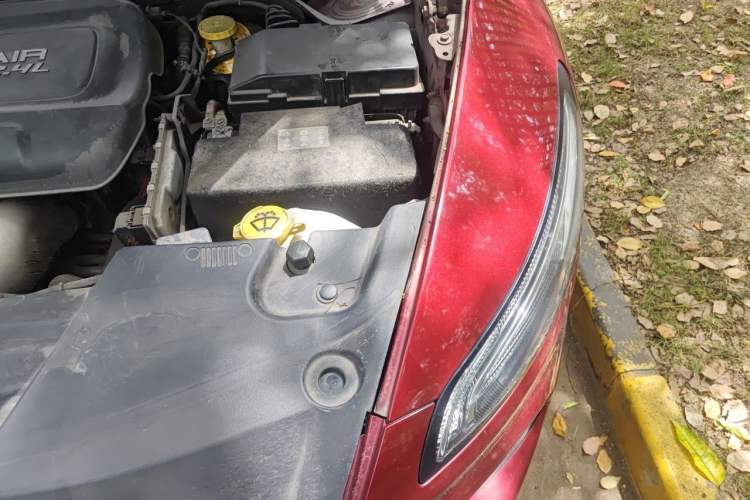 Used Jeep Cherokee 2014 2.4L Luxury Edition Engine Bay Left