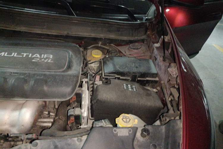 Used Jeep Cherokee 2014 2.4L Urban Edition Engine Bay Left