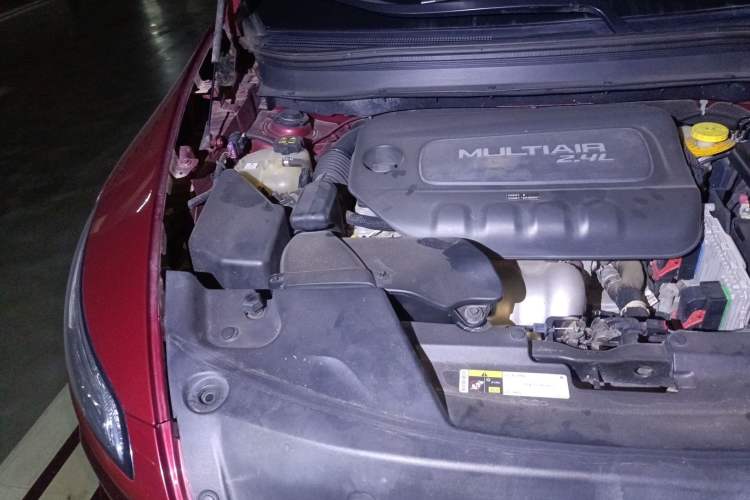 Used Jeep Cherokee 2014 2.4L Luxury Edition Engine Bay Right