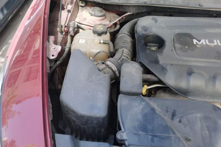 Used Jeep Cherokee 2014 2.4L Luxury Edition Engine Bay Right