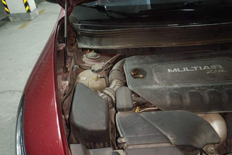Used Jeep Cherokee 2014 2.4L Urban Edition Engine Bay Right
