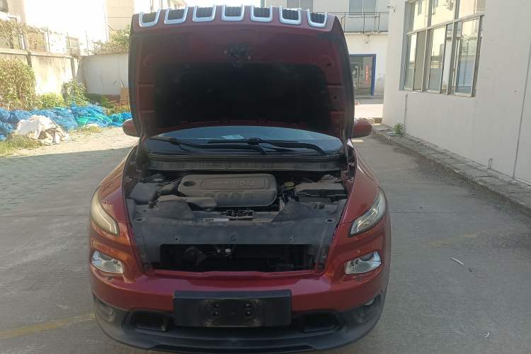 Used Jeep Cherokee 2014 2.4L Luxury Edition Engine Bay