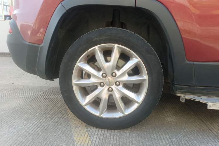 Used Jeep Cherokee 2014 2.4L Luxury Edition Exterior 8