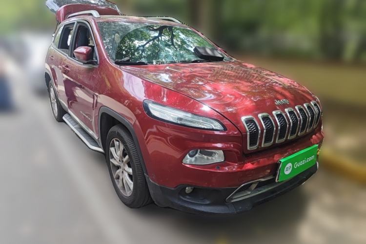 Used Jeep Cherokee 2014 2.4L Luxury Edition Front Right 45 Deg