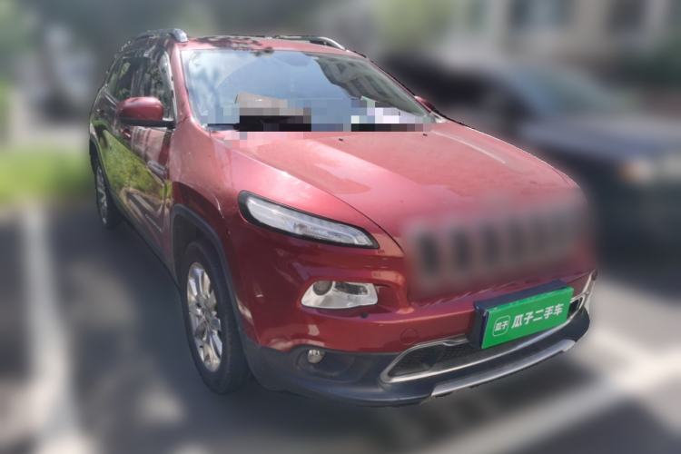 Used Jeep Cherokee 2014 2.4L Luxury Edition Front Right 45 Deg
