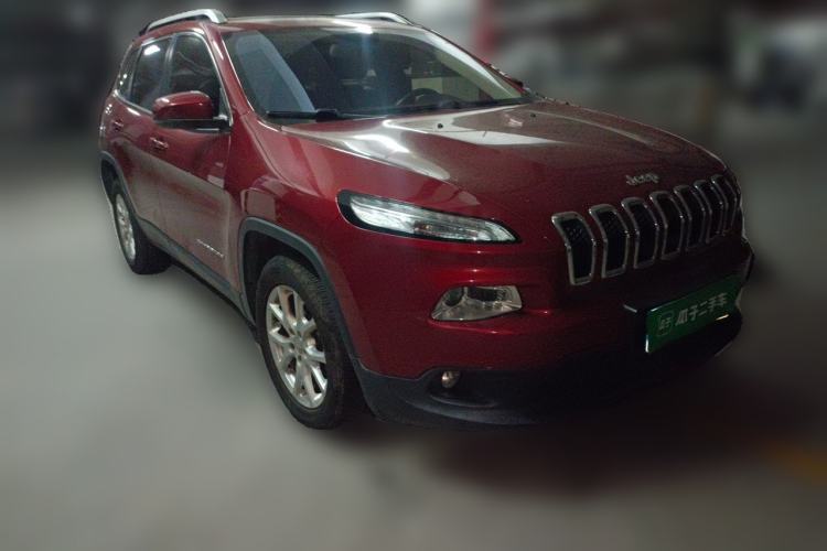 Used Jeep Cherokee 2014 2.4L Urban Edition Front Right 45 Deg