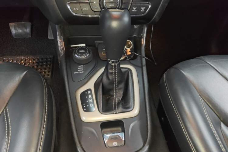 Used Jeep Cherokee 2014 2.4L Urban Edition Gear Lever