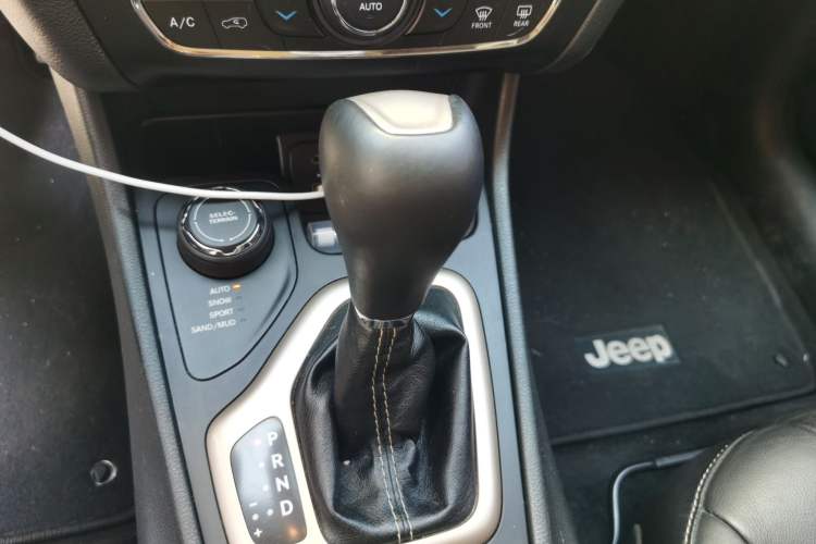 Used Jeep Cherokee 2014 2.4L Luxury Edition Gear Lever